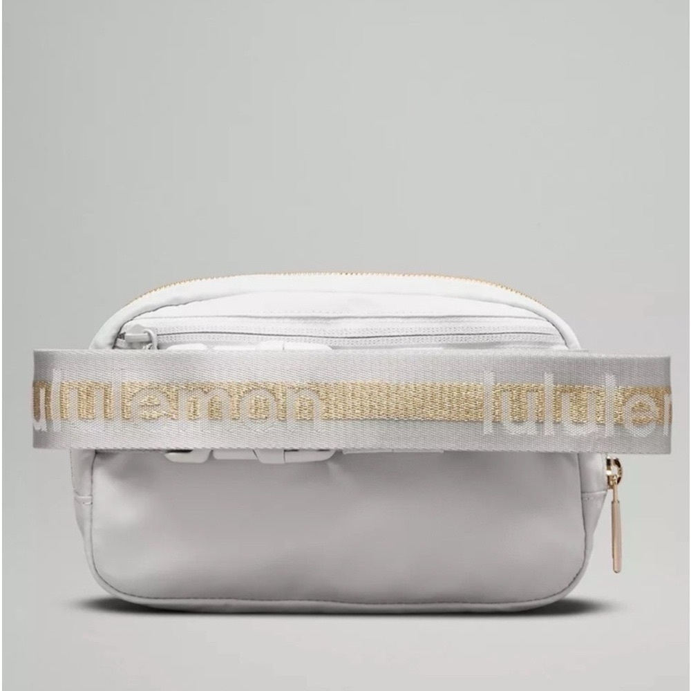 Lululemon Everywhere Belt Bag Vapor Gold White Wordmark Logo Crossbody Bag NWT - Picture 4 of 8